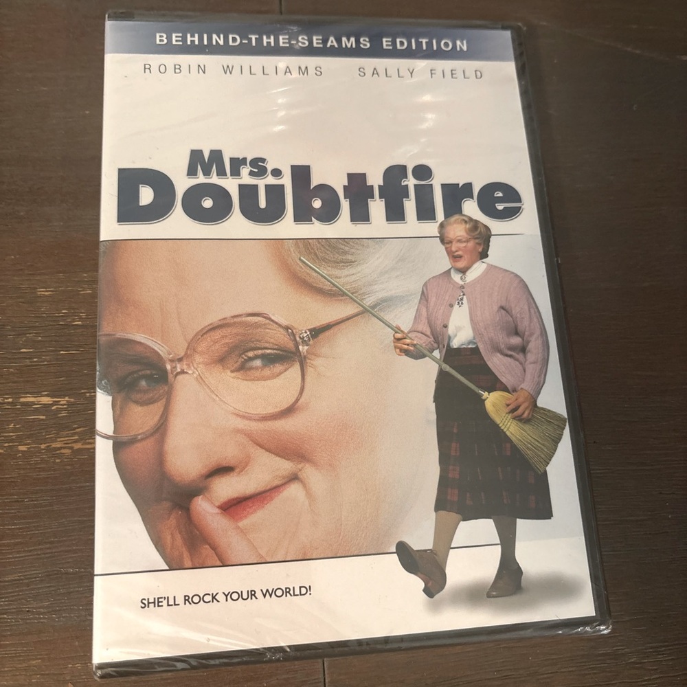Mrs. Doubtfire DVD (Sealed) – “Behind the Seams” Edition 🎬